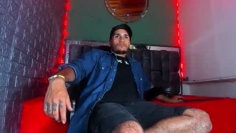 Snapshot of axell_cross2 chatting on 10.29.25 Axell Cross2 online show from 10.29.25