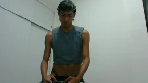 Axel  online show from 02.18.25