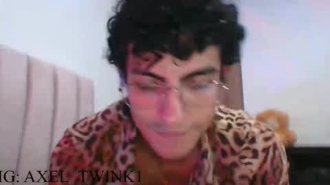 Axel  online show from 11.08.25