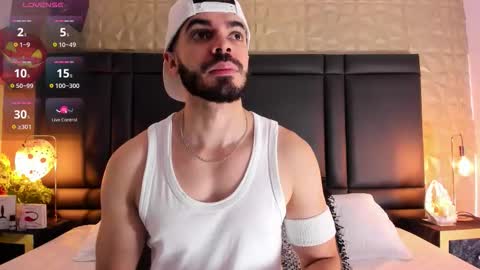 Axel Thompsom online show from 10.21.25