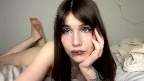 Snapshot of ayaderen chatting on 01.16.25 im Aya welcome to my room online show from 01.16.25