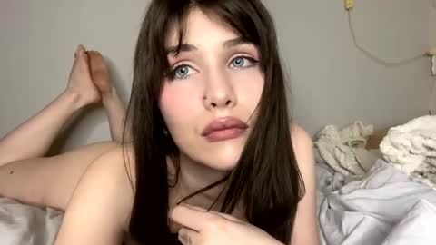 Snapshot of ayaderen chatting on 01.16.25 im Aya welcome to my room online show from 01.16.25