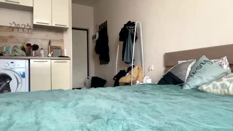 Snapshot of ayaderen chatting on 02.05.25 im Aya welcome to my room online show from 02.05.25