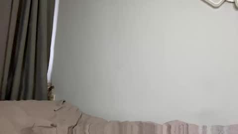 Snapshot of ayaderen chatting on 11.05.25 im Aya welcome to my room online show from 11.05.25