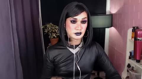 Snapshot of ayamiller chatting on 02.14.25 aya online show from 02.14.25