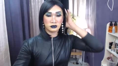 Snapshot of ayamiller chatting on 03.11.25 aya online show from 03.11.25