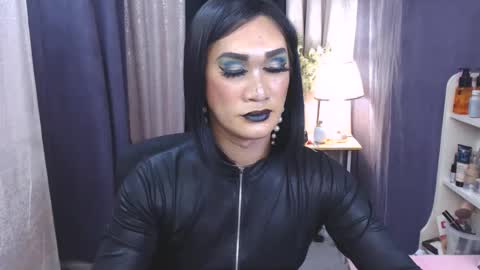 Snapshot of ayamiller chatting on 03.11.25 aya online show from 03.11.25