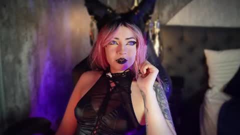 Snapshot of aylen_darkmoor chatting on 06.24.26 Aylen online show from 06.24.26