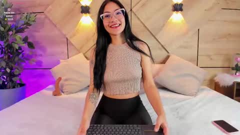 Snapshot of aylin_rousse chatting on 10.01.25 ayllin online show from 10.01.25