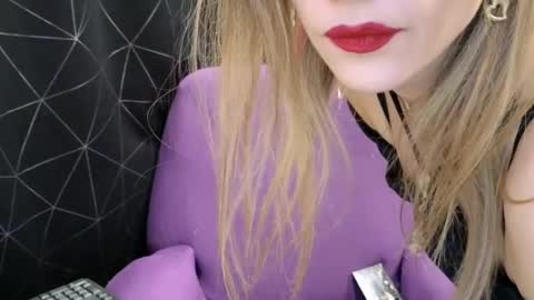 Dominatrix Queen online show from 02.05.25