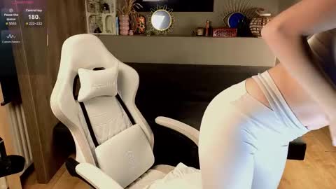 Ayreen Moore online show from 09.18.25