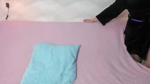 Snapshot of ayrix_angels chatting on 11.04.25 ayrix angels online show from 11.04.25