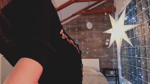 azaliaswallows online show from 02.15.25