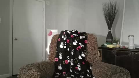 azell19 online show from 01.30.25