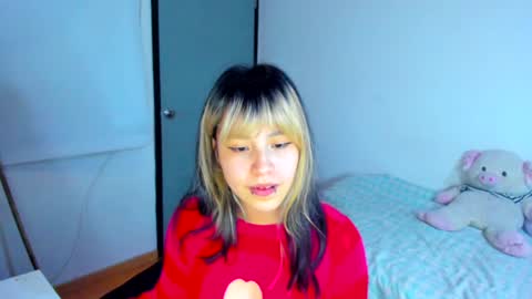 Snapshot of azu_moure chatting on 01.23.25 Azu Moure online show from 01.23.25