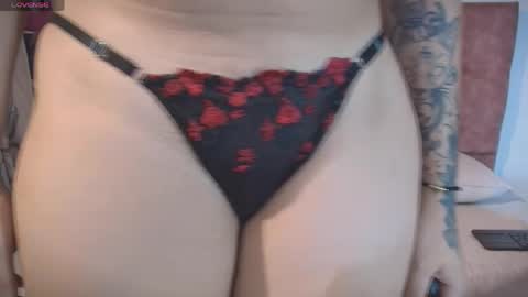 Snapshot of azul_honey chatting on 05.27.26 HONEY AZUL online show from 05.27.26