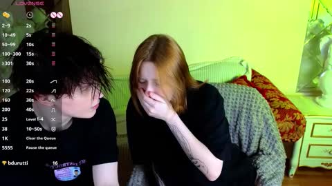 Snapshot of babees_eva chatting on 10.11.25 Sweety Eva online show from 10.11.25