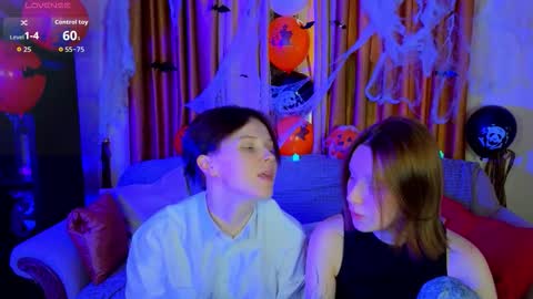 Snapshot of babees_eva chatting on 10.15.25 Sweety Eva online show from 10.15.25