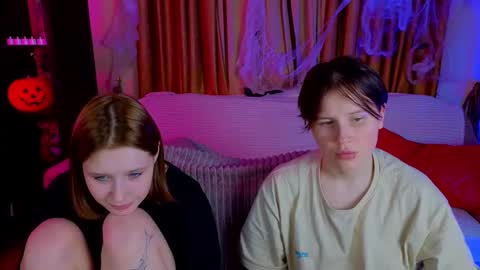 Snapshot of babees_eva chatting on 10.29.25 Sweety Eva online show from 10.29.25