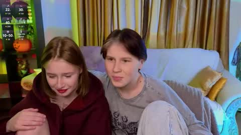 Snapshot of babees_eva chatting on 11.19.25 Sweety Eva online show from 11.19.25