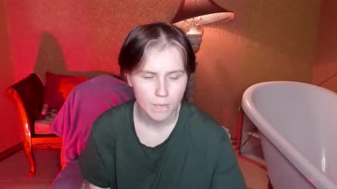 Snapshot of babees_eva chatting on 11.30.25 Sweety Eva online show from 11.30.25