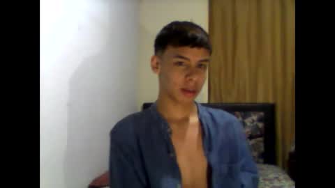 Snapshot of baby082311 chatting on 12.01.25 baby082311 online show from 12.01.25