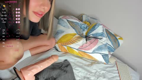 Snapshot of baby_jul1 chatting on 12.12.24 JULY online show from 12.12.24