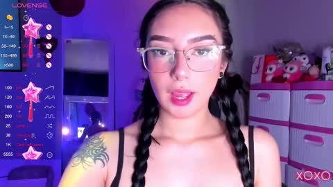 Snapshot of baby_lily1 chatting on 09.10.25 lily online show from 09.10.25