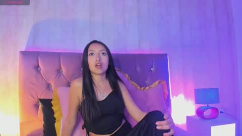 Snapshot of baby_moo chatting on 09.14.25 Moon online show from 09.14.25