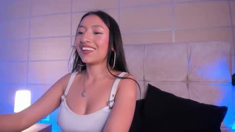 Snapshot of baby_moo chatting on 10.14.25 Moon online show from 10.14.25