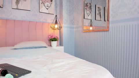 Snapshot of babyangel18_ chatting on 09.12.25 ANGEL online show from 09.12.25