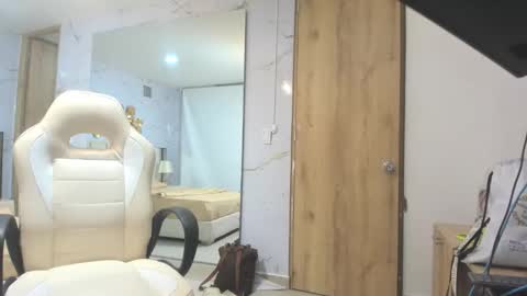 Snapshot of babyangel18_ chatting on 09.29.25 ANGEL online show from 09.29.25