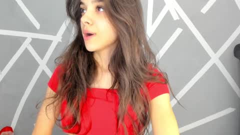 Snapshot of babyaylin chatting on 12.21.24 Aylin online show from 12.21.24