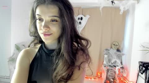 Snapshot of babyaylin chatting on 10.25.25 Aylin online show from 10.25.25