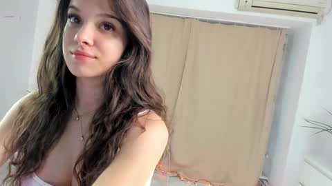 Snapshot of babyaylin chatting on 11.27.25 Aylin online show from 11.27.25
