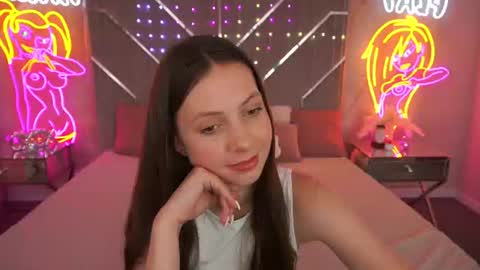 Snapshot of babylumii chatting on 06.17.26 Lady Vi online show from 06.17.26