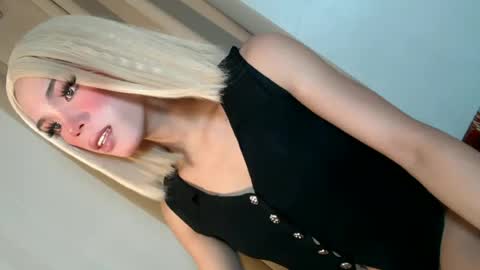 Snapshot of badgirl_jasmine chatting on 06.22.26 jasmine online show from 06.22.26