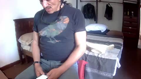Snapshot of badhombremx chatting on 05.01.26 Mexican livin Off the Wall online show from 05.01.26