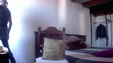 Snapshot of badhombremx chatting on 05.03.26 Mexican livin Off the Wall online show from 05.03.26