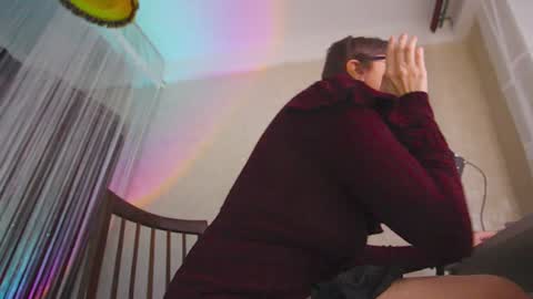 Snapshot of badwebcamgirl chatting on 12.19.24 engely online show from 12.19.24