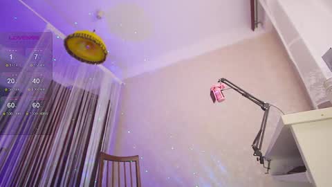 Snapshot of badwebcamgirl chatting on 01.15.25 engely online show from 01.15.25