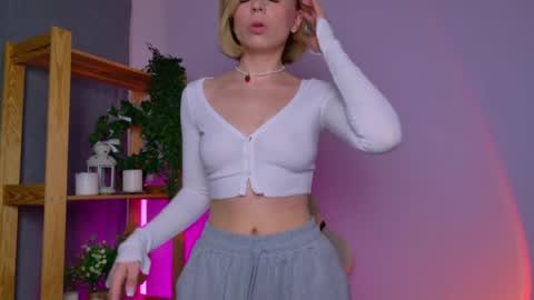 Snapshot of balerinacappuccino_ chatting on 04.04.26 Elly online show from 04.04.26