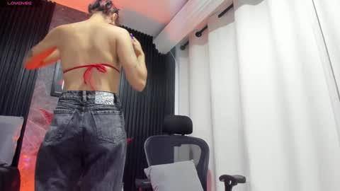 Snapshot of bambiiqueen chatting on 12.14.24 Bambi online show from 12.14.24