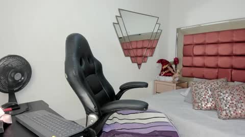 Snapshot of barbaraknox_ chatting on 12.12.24 Barbara online show from 12.12.24