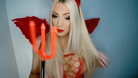 Barbi Bentley online show from 10.31.25