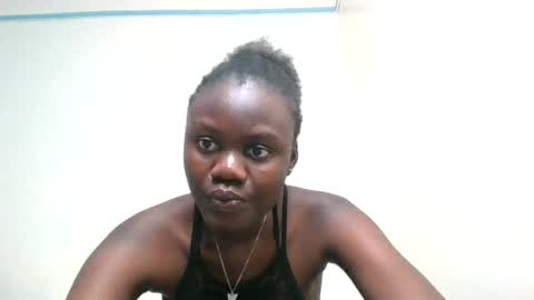Snapshot of barbie_queen2 chatting on 06.12.26 queen online show from 06.12.26