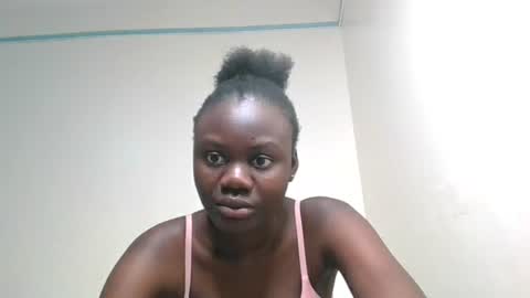 Snapshot of barbie_queen2 chatting on 06.18.26 queen online show from 06.18.26