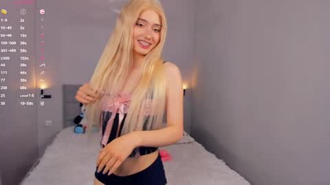 Mia online show from 05.17.26