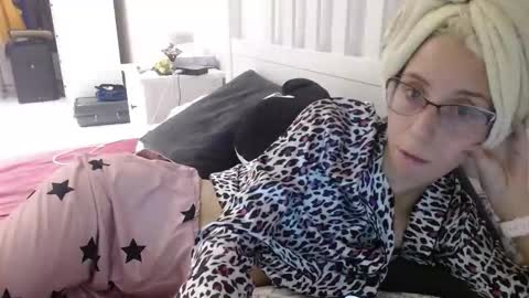 Snapshot of barelylegalblondy chatting on 09.15.25 Lena online show from 09.15.25