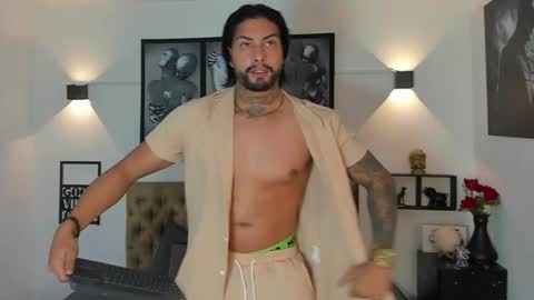 bastian_jones1 online show from 10.05.25